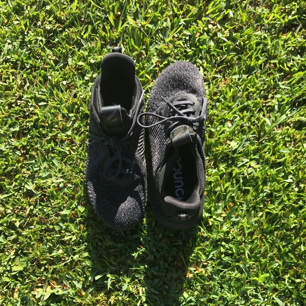 Adidas Alphabounce tennis shoe
